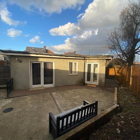 Private House With Free Park For Group Near Wembley Station Villa ลอนดอน ภายนอก รูปภาพ