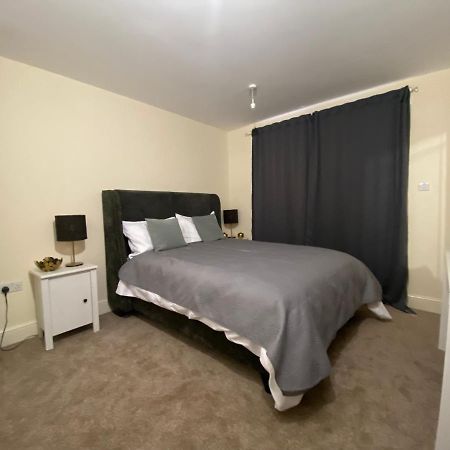 Private House With Free Park For Group Near Wembley Station Villa ลอนดอน ภายนอก รูปภาพ