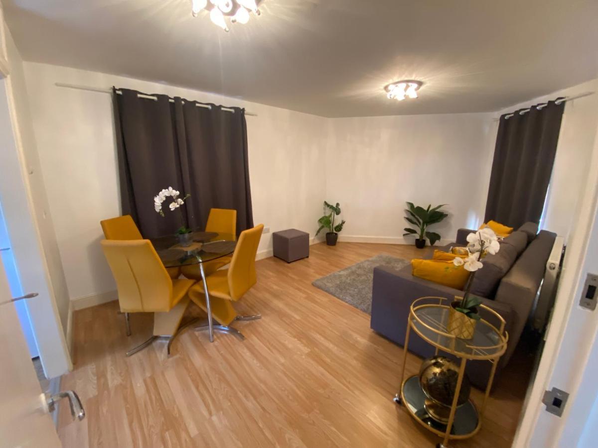 Private House With Free Park For Group Near Wembley Station Villa ลอนดอน ภายนอก รูปภาพ