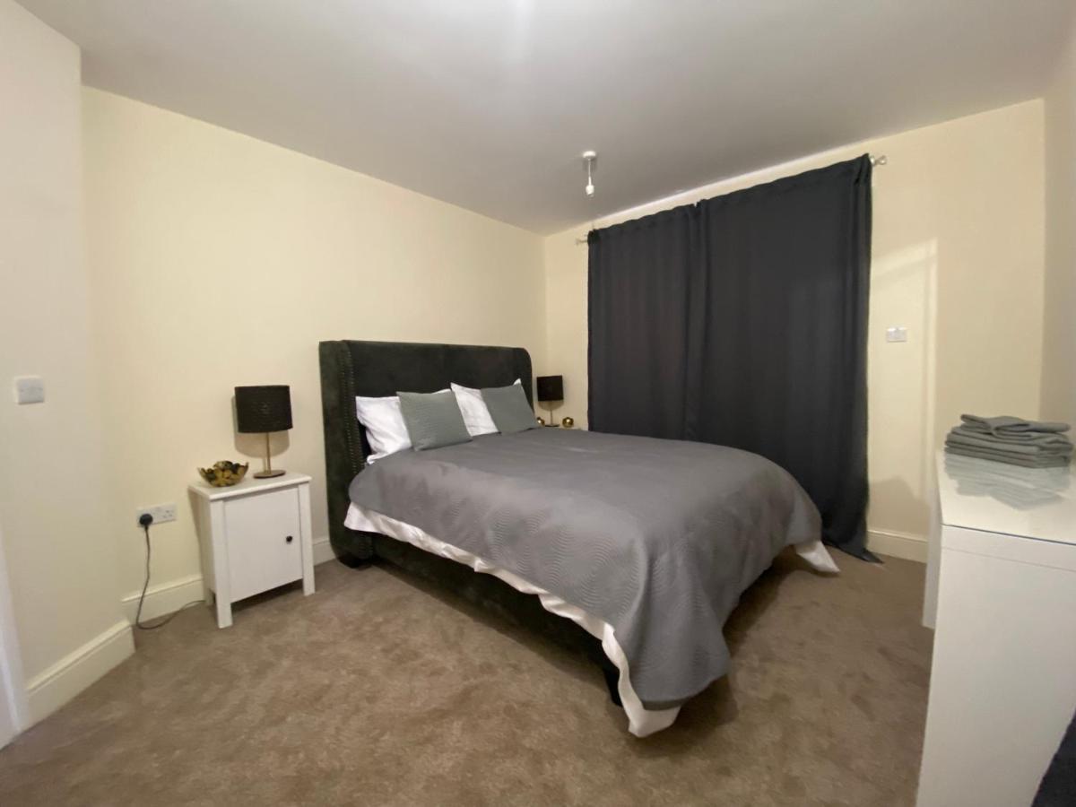 Private House With Free Park For Group Near Wembley Station Villa ลอนดอน ภายนอก รูปภาพ