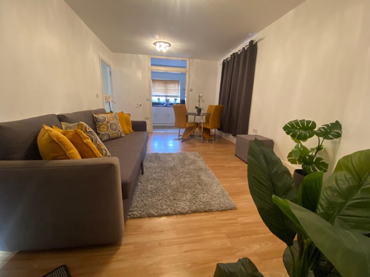 Private House With Free Park For Group Near Wembley Station Villa ลอนดอน ภายนอก รูปภาพ