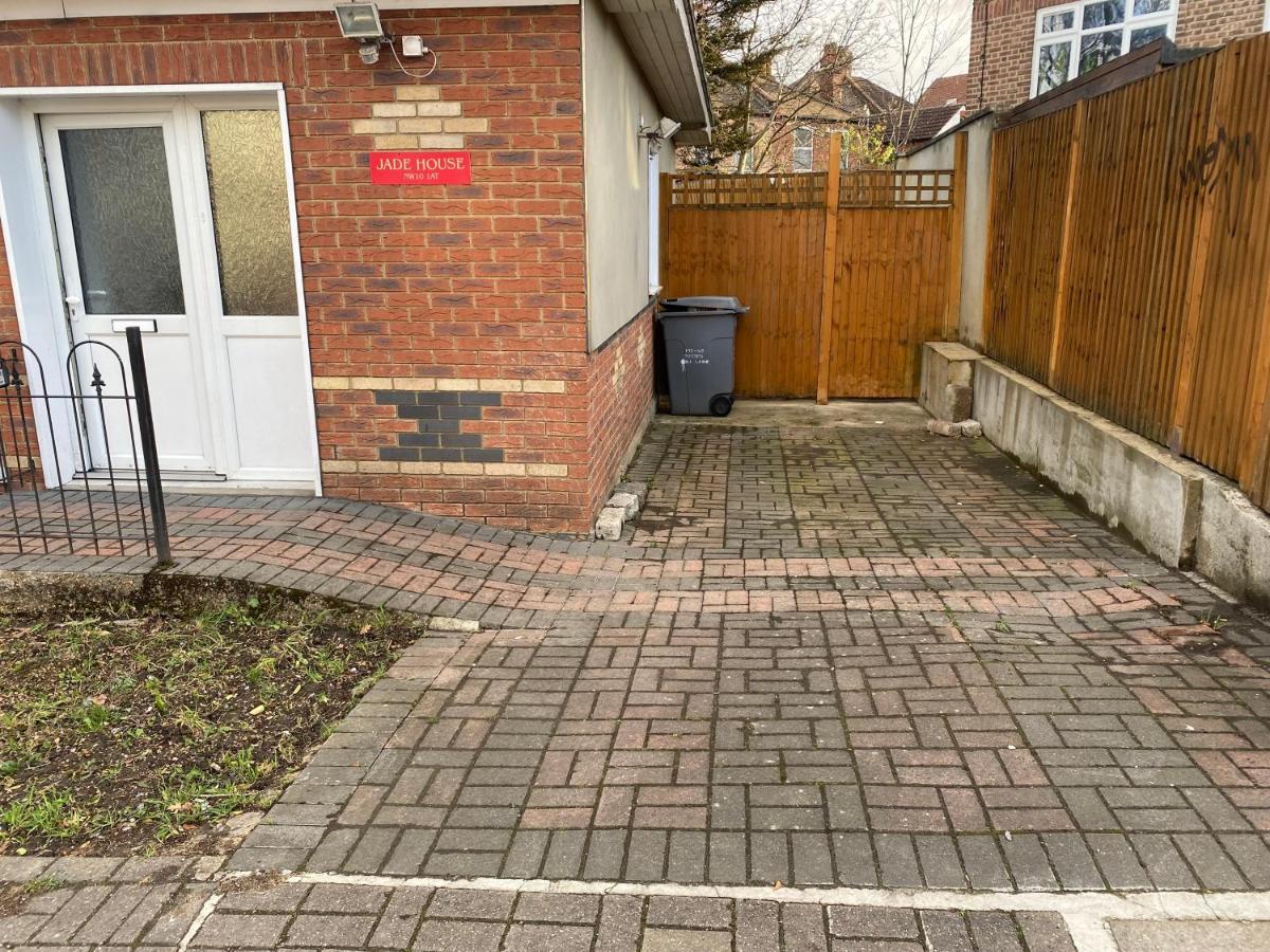 Private House With Free Park For Group Near Wembley Station Villa ลอนดอน ภายนอก รูปภาพ